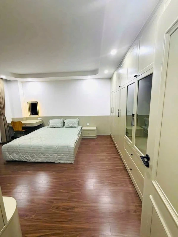 Bán nhà 4 tầng 130m2 mặt đường Nguyễn Bình, Hải Phòng 9,5 tỷ