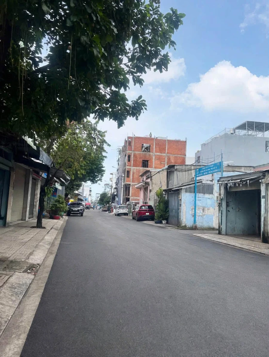 Bán nhà 8x11m trệt 2 lầu, 4PN, đường Lê Văn Quới, Bình Tân giá 6,7 tỷ - Ảnh 1