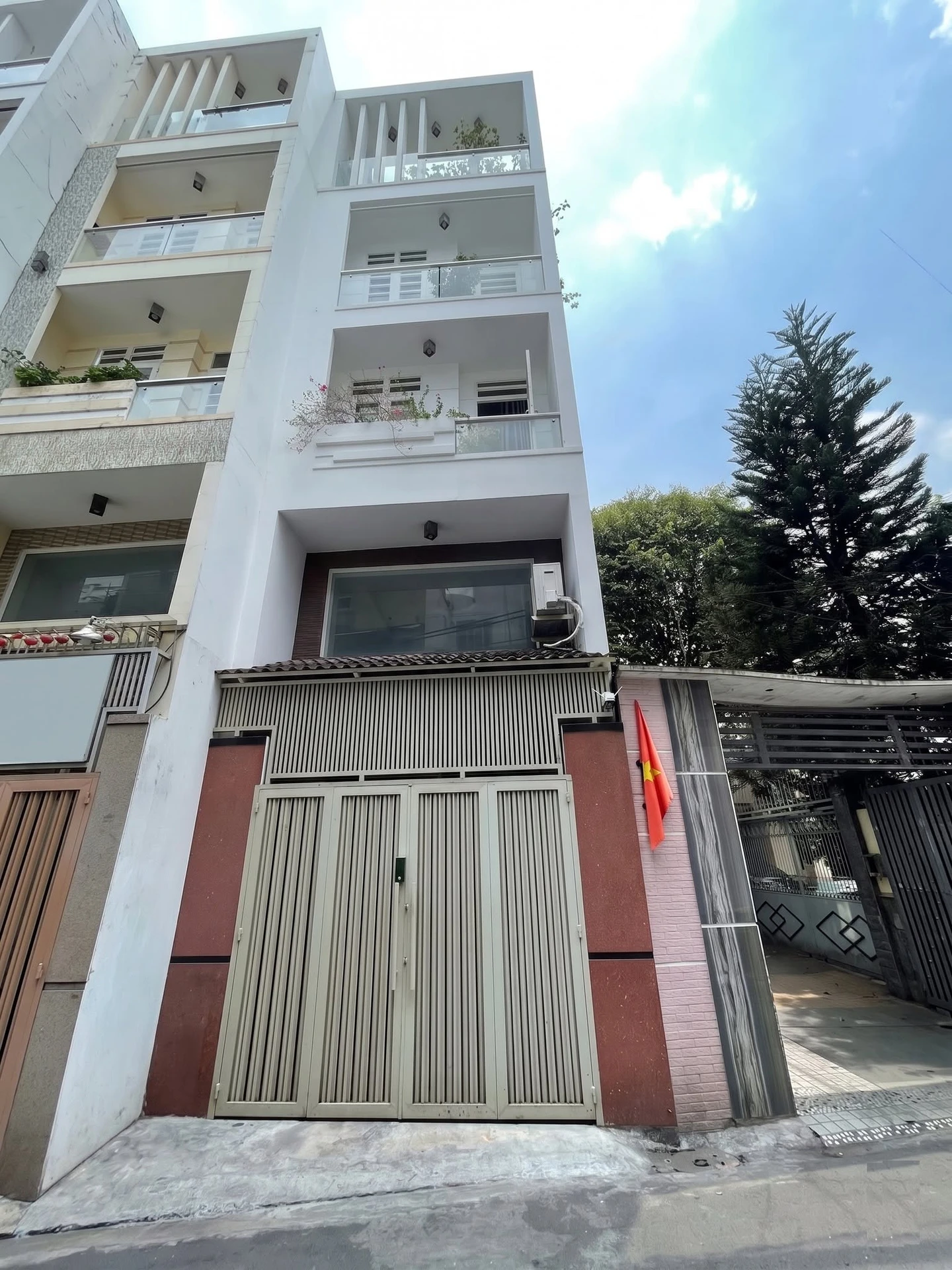 Bán nhà 5 tầng Phú Nhuận 4PN 200m² vị trí góc - Ảnh 1