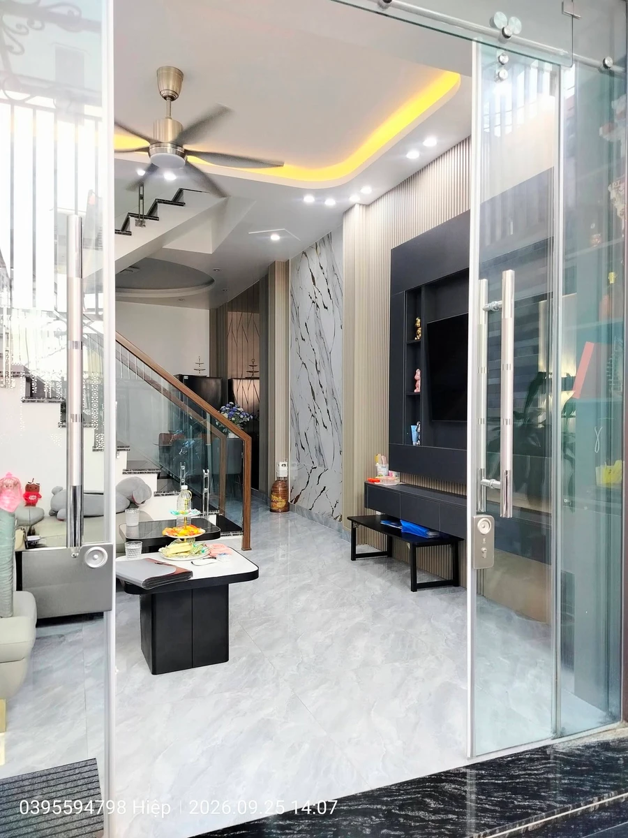 Bán nhà 3 tầng 50m² gần Hồ Sen Quận 12 - Ảnh 1