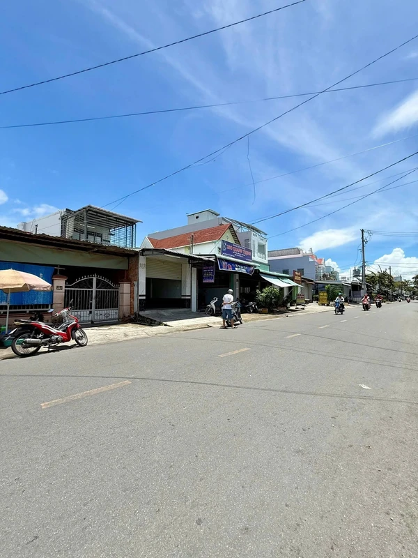 Bán nhà mặt tiền 252 Quang Trung, Rạch Giá, 90m², 2 PN