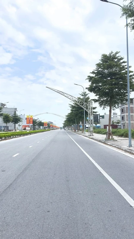 Bán đất mặt tiền đường Phạm Văn Xuyên, trung tâm Tân Ninh, Tây Ninh, giá 550 triệu/m2 chotanbinh