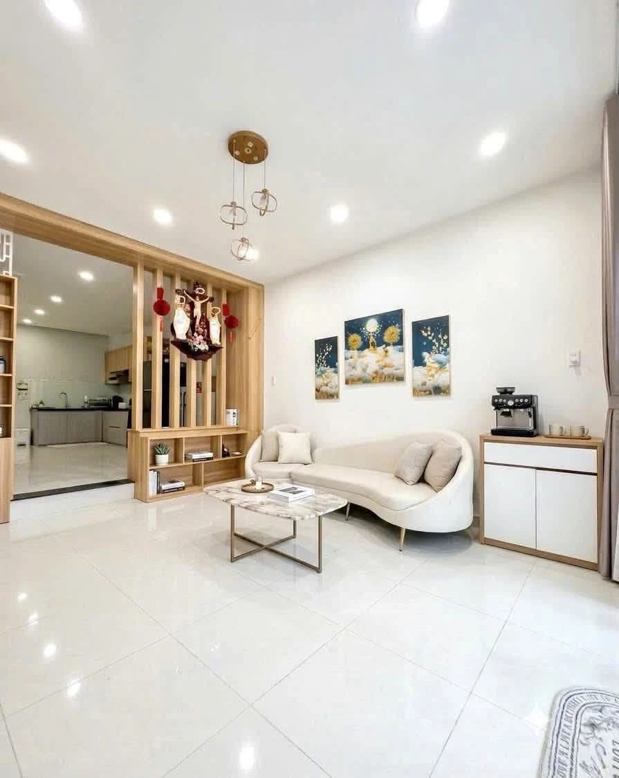 Bán nhà mặt tiền Lê Công Miễn, 46m² nội thất cao cấp, Quy Nhơn - Ảnh 1