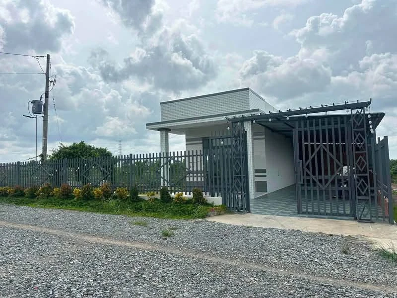 Bán nhà vườn lô góc 2 mặt tiền kênh gần 1.000m2 tại Tân Thành, Thủ Thừa, Long An - Ảnh 1