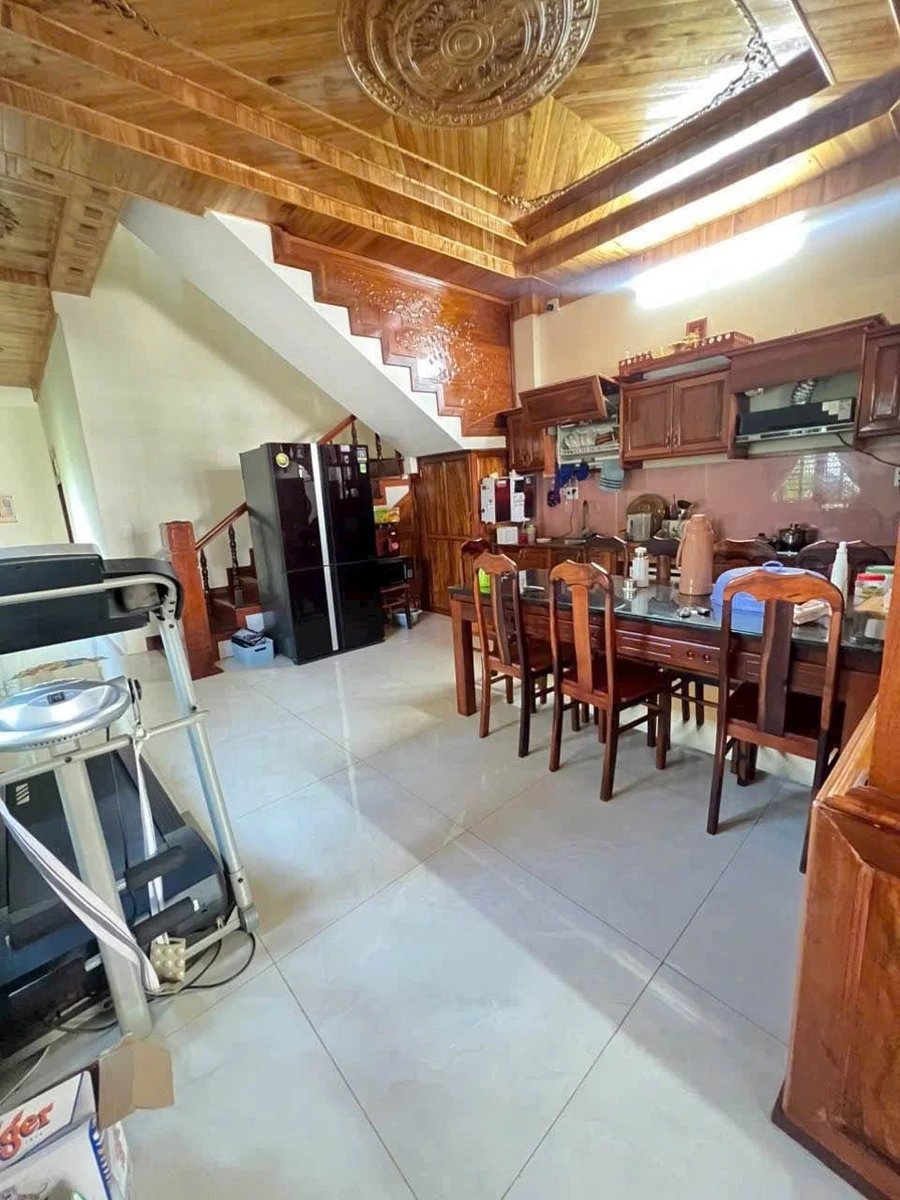 Bán nhà 1 trệt 1 lầu 3 phòng ngủ hẻm 40 Nguyễn Trường Tộ, Buôn Ma Thuột giá 3,25 tỷ - Ảnh thu nhỏ 3