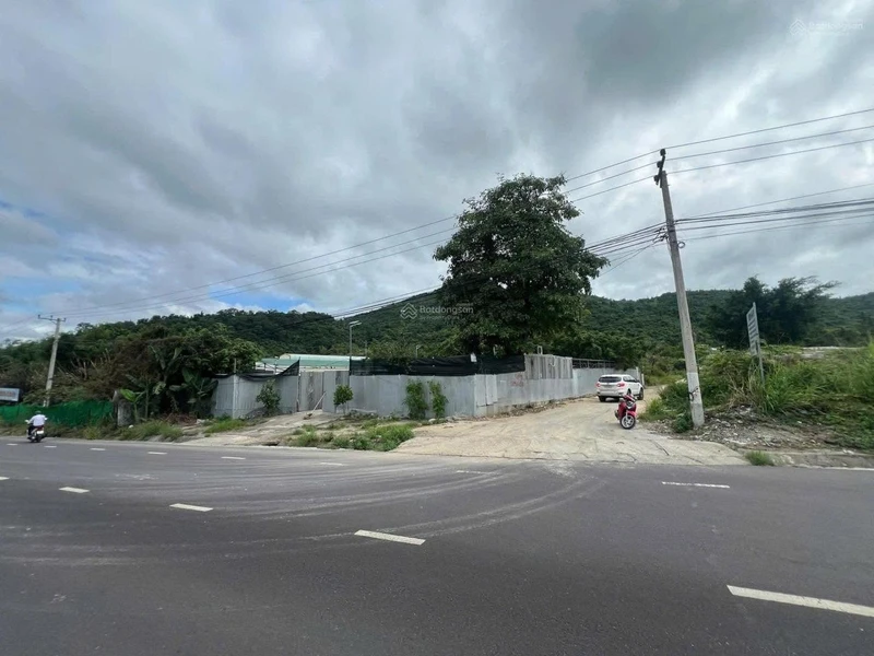 Bán lô đất góc 2 mặt tiền 528.7m² Nha Trang