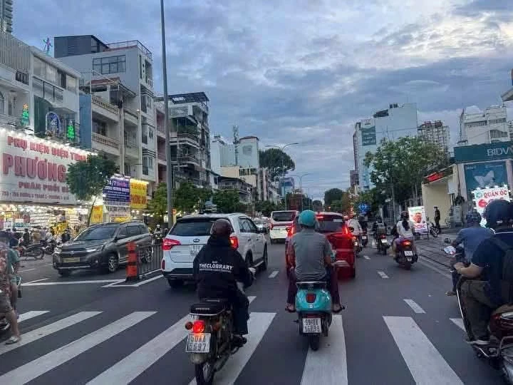 Bán nhà mặt tiền Bình Thạnh 4,5x13m, 4 tầng 11,5 tỷ - Ảnh 1