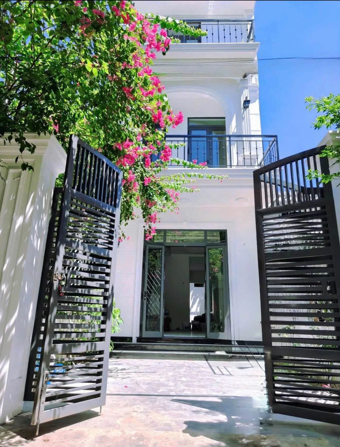 Bán nhà 3 tầng kiệt 82 Quảng Tế, Huế, 100m2, 4 phòng ngủ, full nội thất, 3,49 tỷ - Ảnh 1