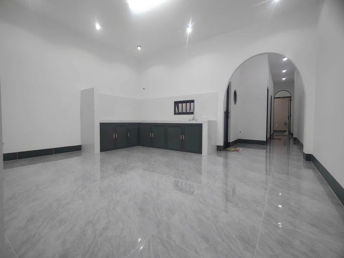 Bán nhà mặt tiền kinh doanh 5x30m, 3PN 3WC, sổ hồng riêng tại Mỹ Hạnh Bắc, Long An - Ảnh thu nhỏ 2