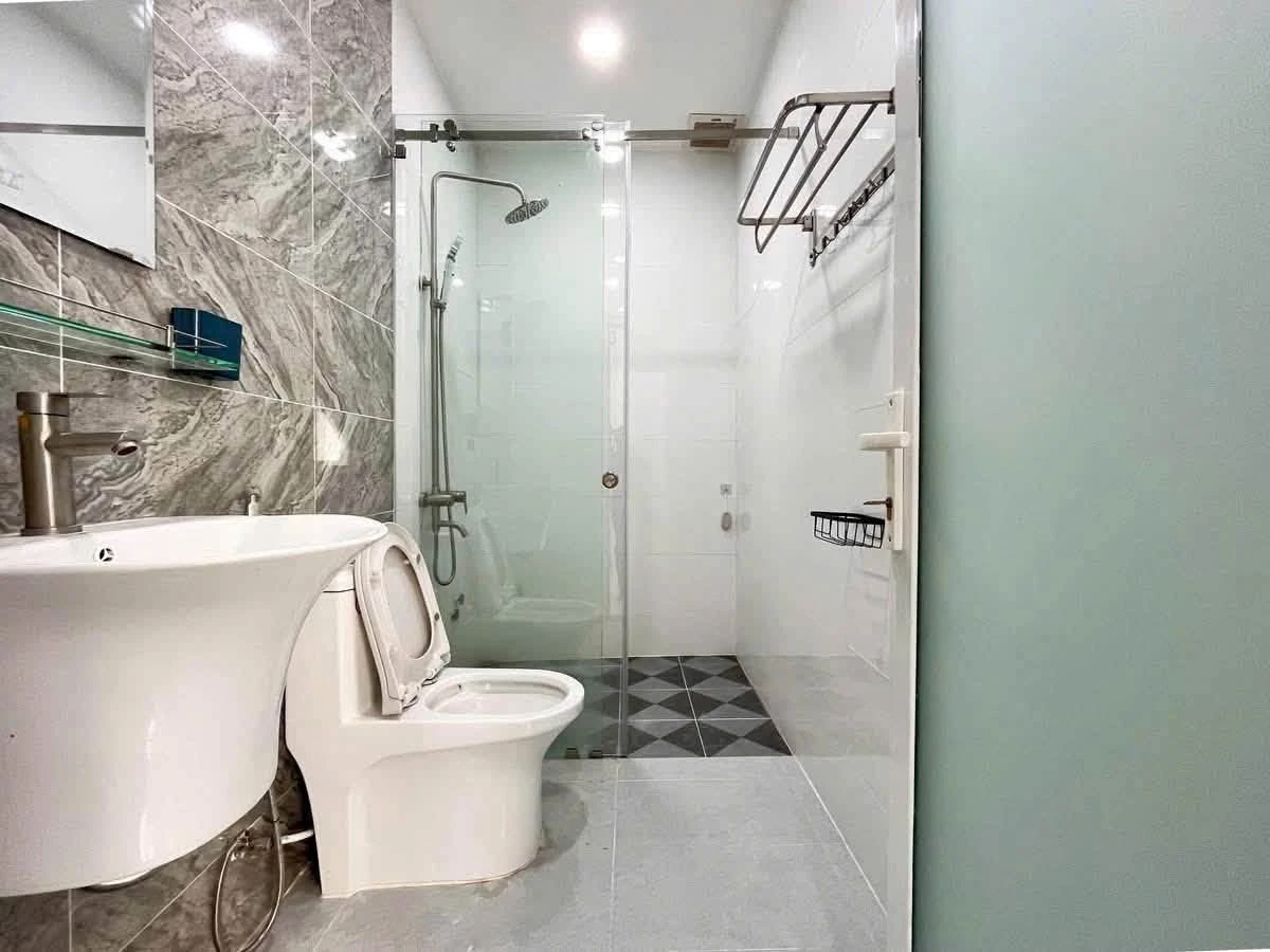 Bán nhà 1 trệt 2 lầu 5x17m, 4 phòng ngủ, KDC Bella Villa, Đức Hòa - Ảnh thu nhỏ 4