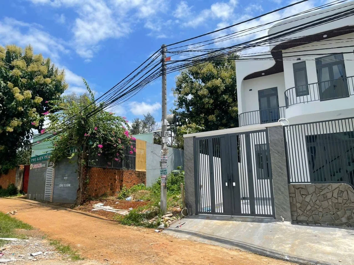 Bán lô đất thổ cư 97m2 hẻm Phùng Hưng thông Vành Đai, Đắk Lắk giá 1,9 tỷ - Ảnh thu nhỏ 2