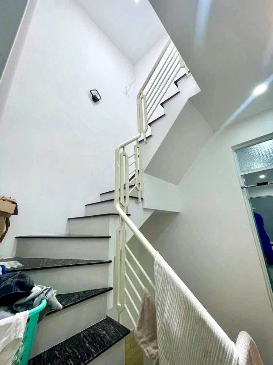 Bán nhà mặt tiền 2,5 tầng 36m² gần Lê Hồng Phong, Quy Nhơn - Ảnh 1