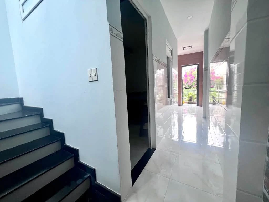 Bán nhà 3 tầng 95m2 kiên cố sát biển Nguyễn Văn Thoại 9 tỷ - Ảnh thu nhỏ 5