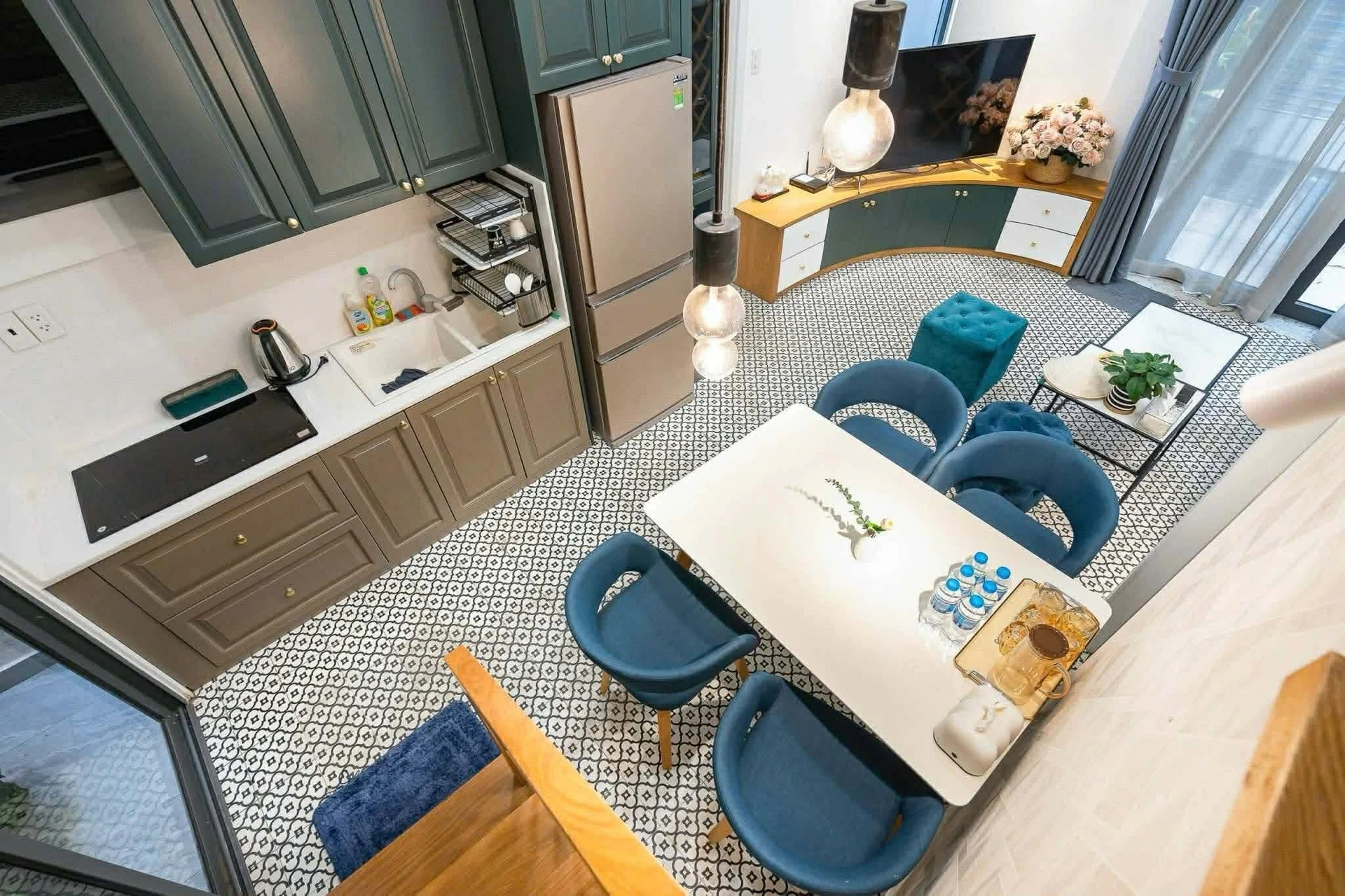 Bán nhà hẻm ô tô 5 tầng 30m2 Nguyễn Thị Minh Khai Quận 1 - Ảnh 1