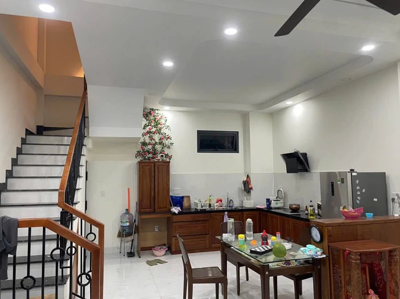 Bán đất 83,25m² Nguyễn Văn Cừ Diên Hồng 2 tỷ chi8km