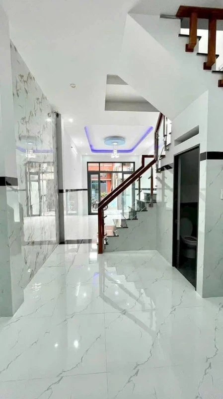 Bán nhà 3 tầng 51m2 Hoàng Văn Thụ, Quy Nhơn, 3.8 tỷ