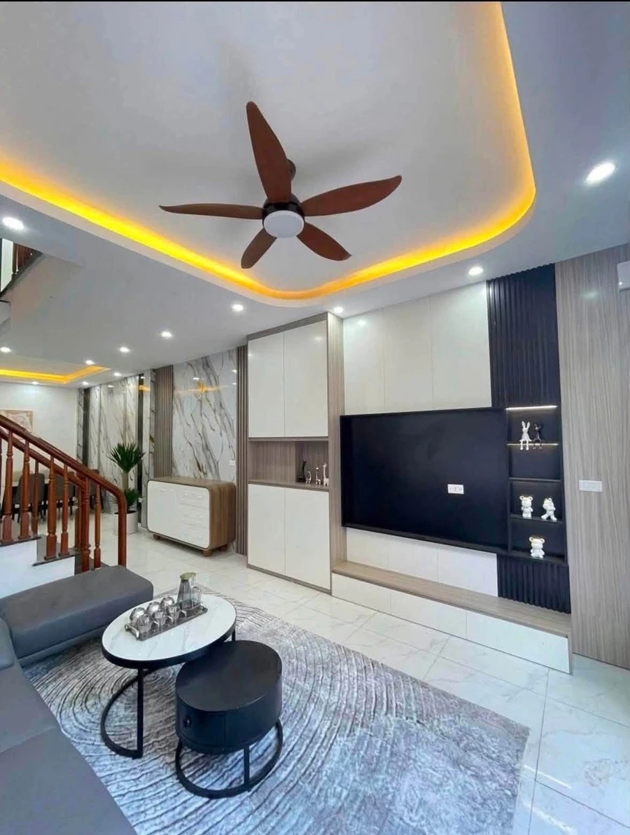 Bán nhà 3 tầng 55m2, 3PN 2WC, gần đường Đình Phong Phú, Quận 9 - Ảnh 1