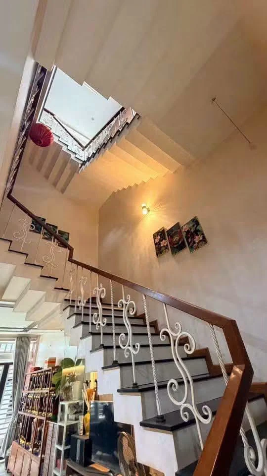 Bán nhà 4 phòng ngủ 230m2 Cẩm Thành, mặt hẻm 8m - Ảnh 1