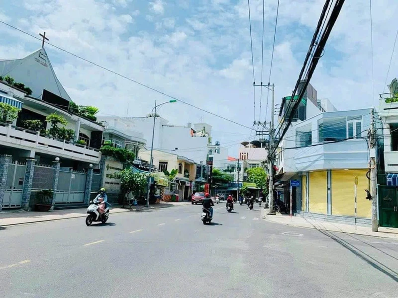 Bán nhà mặt tiền đường Cửu Long, Nha Trang, 218,3m2, ngang 9m, giá 23,5 tỷ