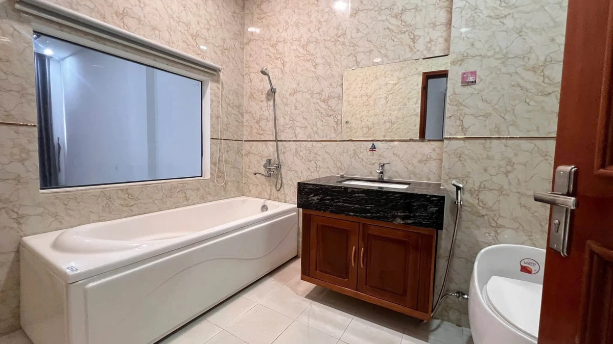 Bán nhà 3 tầng mặt tiền Hồng Lĩnh, Nha Trang, 98m2, 13,5 tỷ - Ảnh thu nhỏ 5