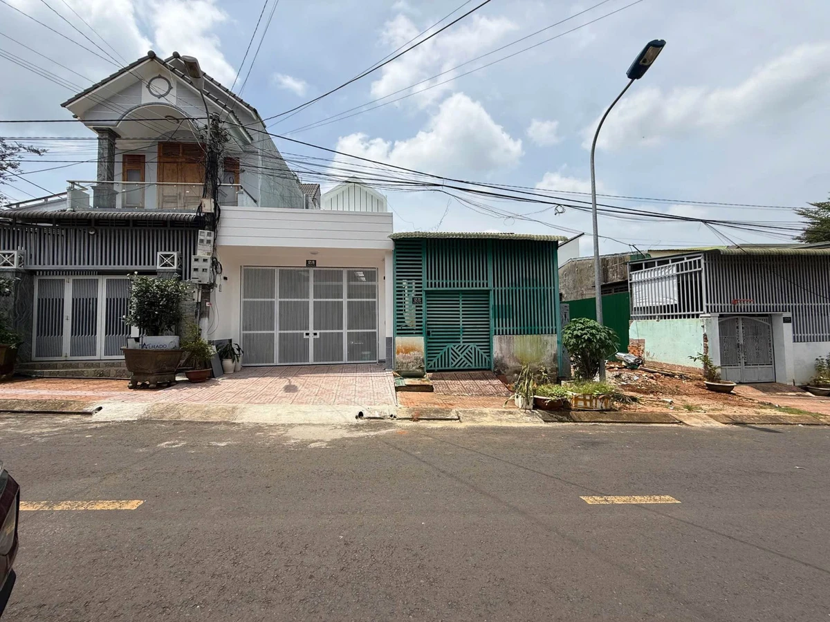 Bán nhà mặt tiền Phan Huy Ích 5x29,88m, 3 phòng ngủ, gần Siêu thị GO! - Ảnh 1