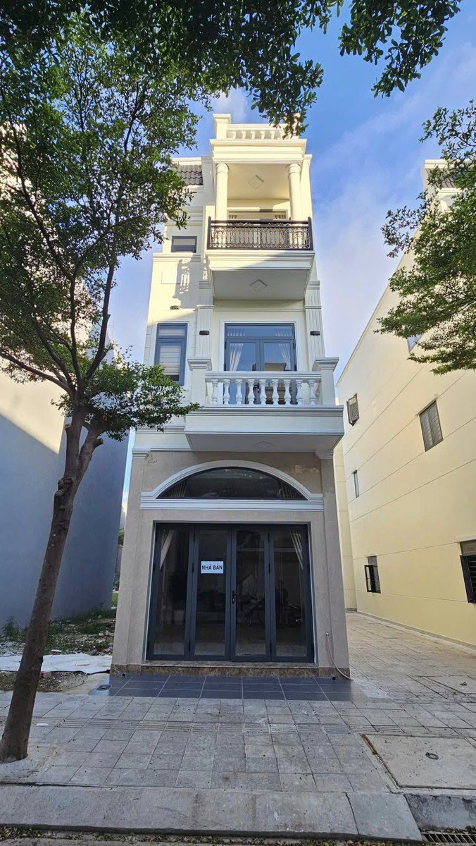 Bán nhà góc 2MT Dĩ An 60m2, 3PN 4WC giá 5,1 tỷ - Ảnh thu nhỏ 2