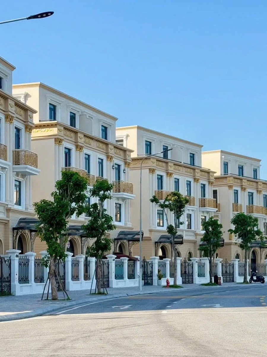 Bán song lập Hoàng Gia 190m2 view bể bơi Vinhomes Hải Phòng - Ảnh thu nhỏ 2