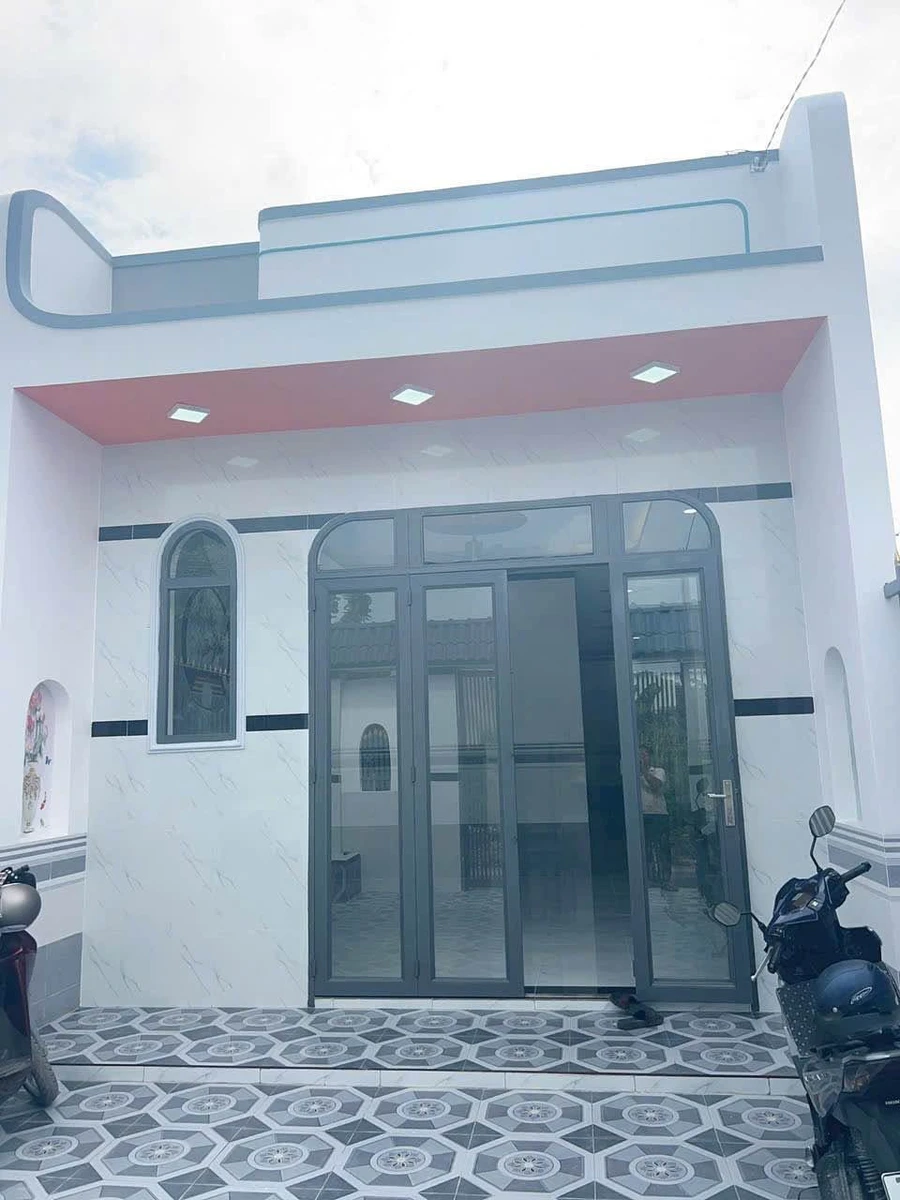Bán nhà mới Mỹ Hạnh, 135m², 2 PN, 2 WC, 2 tỷ 250 triệu - Ảnh 1