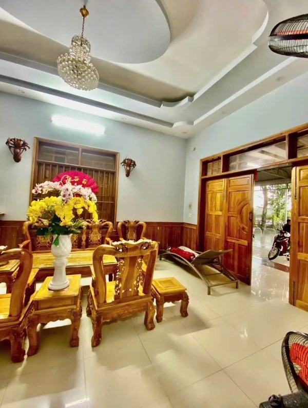 Nhà vườn 2 mặt tiền 4 phòng ngủ 312m² Đồng Xoài