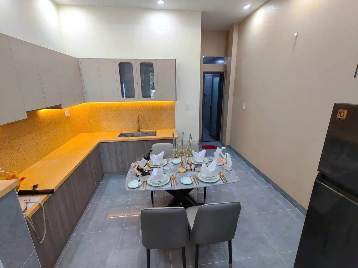 Bán nhà 3PN full nội thất 56m² giá 2tỷ09 Hóc Môn - Ảnh thu nhỏ 2