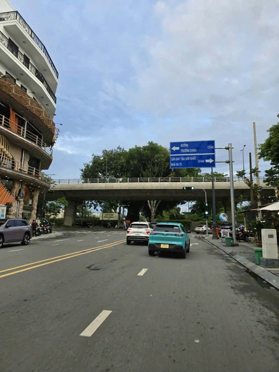 Bán nhà phố 80m² góc Hoàng Hoa Thám Tân Bình, gần sân bay T3 - Ảnh 1