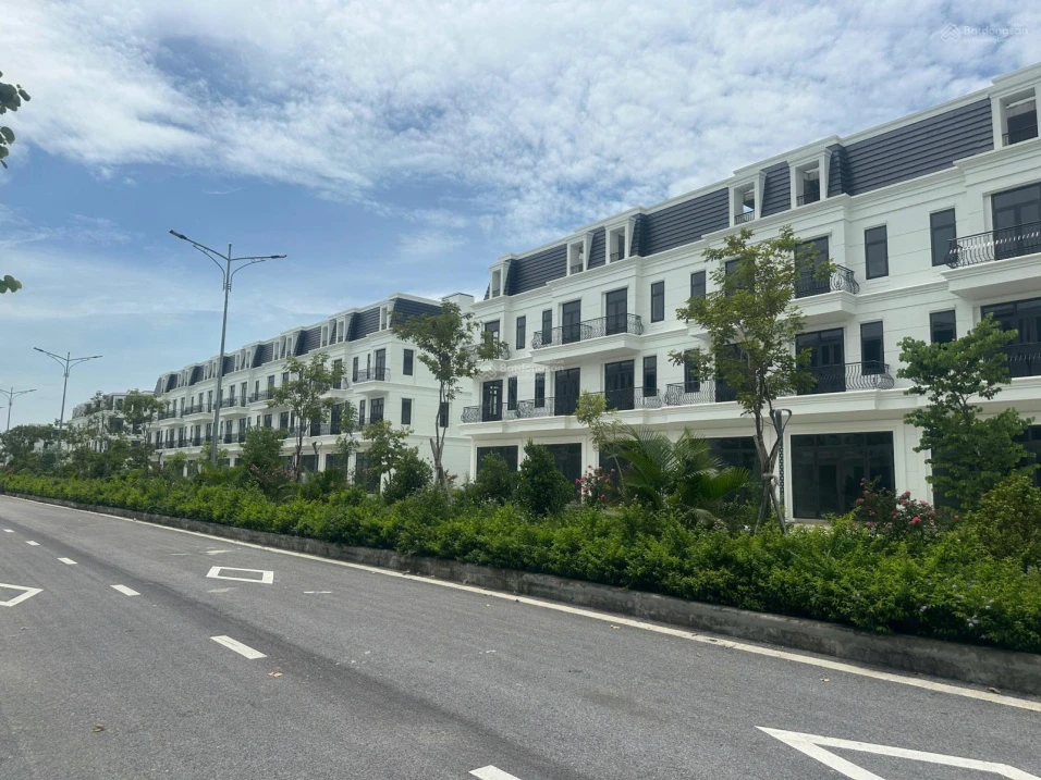 Bán căn shophouse đường 30m giá rẻ 3,8 tỷ, gồm cả nhà và đất, sổ đỏ chuyển nhượng trong ngày - Ảnh thu nhỏ 3