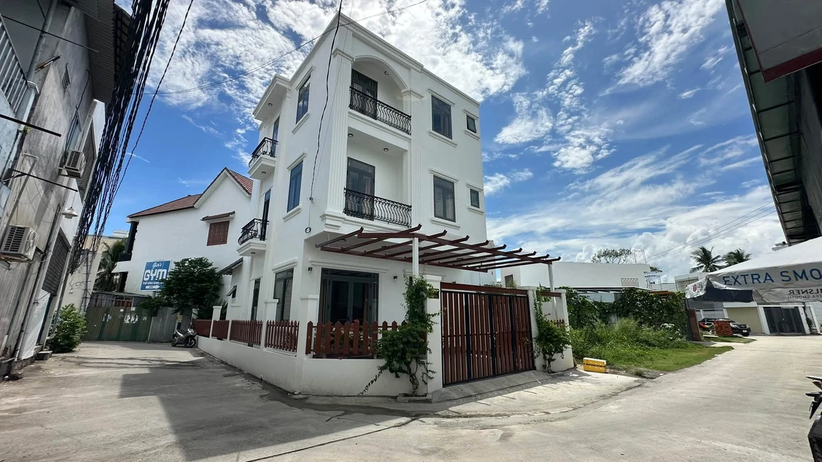 Bán nhà 3 tầng lô góc 2 mặt tiền full nội thất giá 6,5 tỷ tại Vĩnh Châu, Tây Nha Trang - Ảnh 1