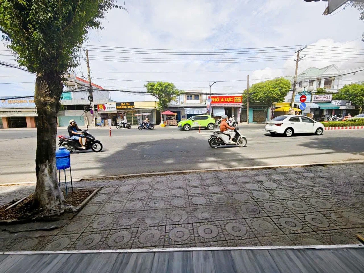 Bán nhà Nguyễn Trung Trực, Rạch Giá, 96 m², 1 PN, 3.85 tỷ - Ảnh thu nhỏ 2