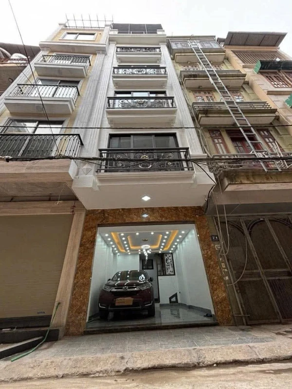 Bán nhà phố 7 tầng mới xây Hoàng Quốc Việt, 30.4m², 15.6 tỷ
