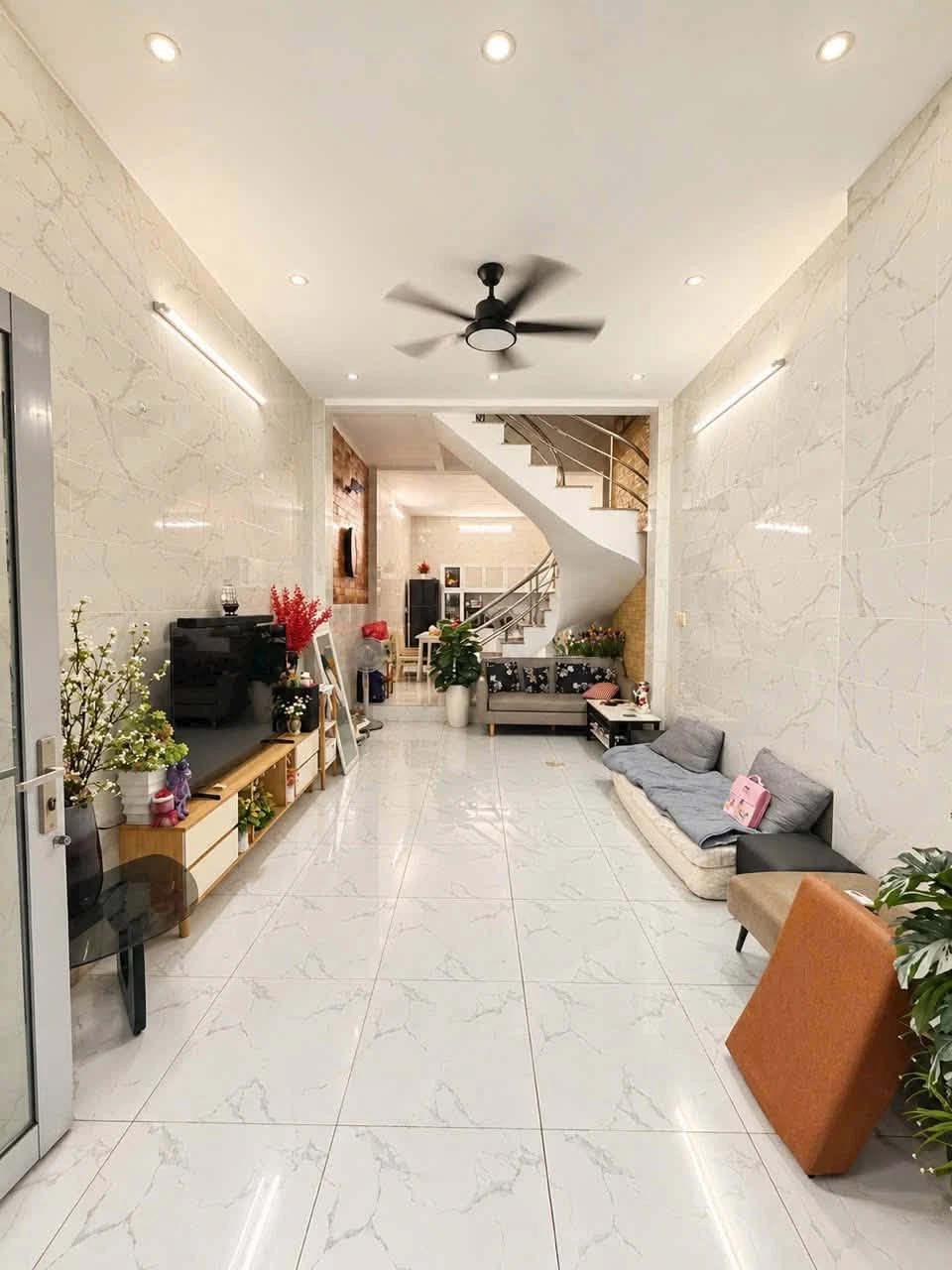 Bán nhà hẻm xe hơi 52m2 3 tầng BTCT 4PN 3WC đường Phan Văn Trị, nhỉnh 5 tỷ - Ảnh 1