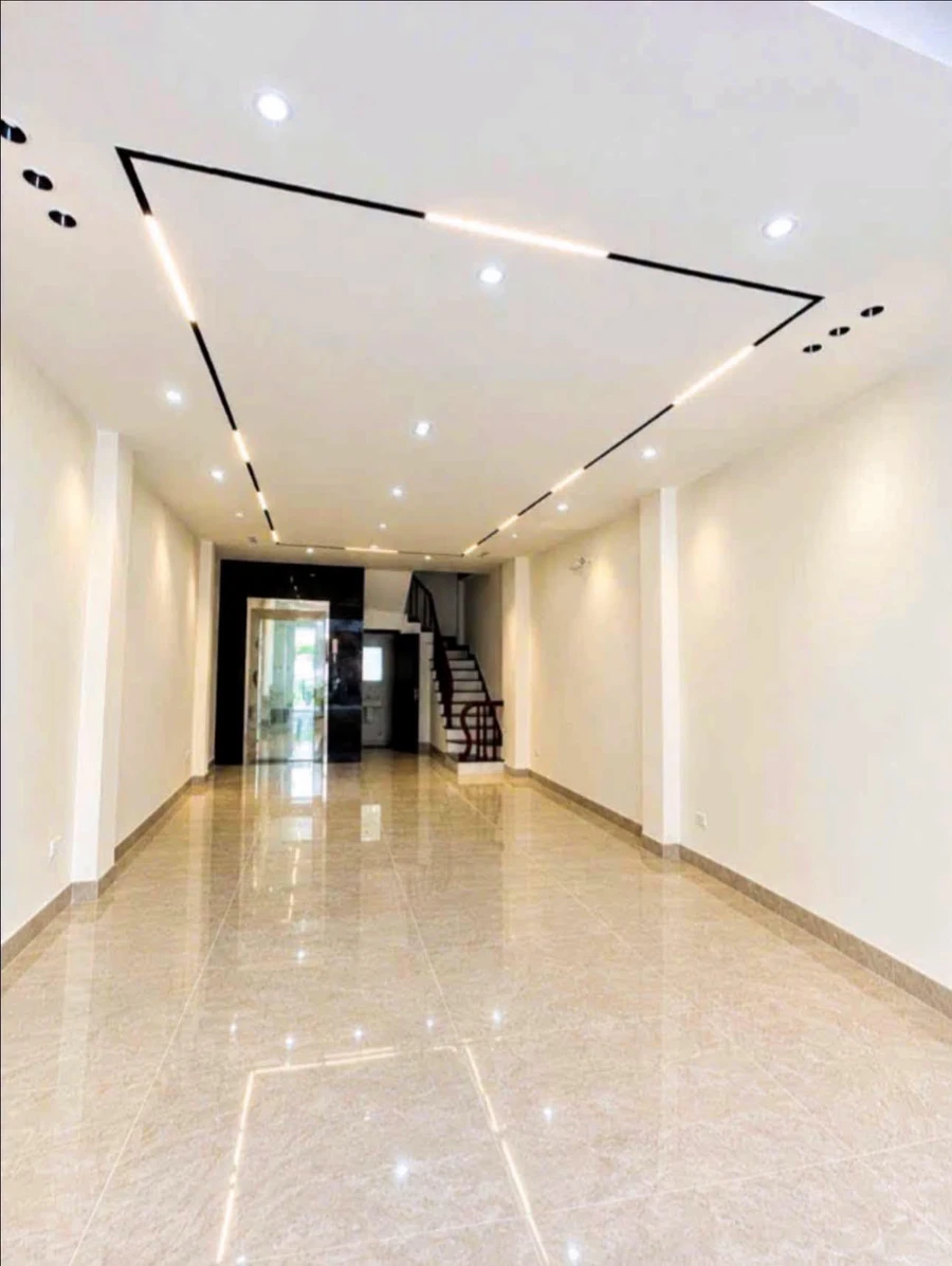 Bán nhà phố đối diện Vinhomes Riverside, 63m2, 6 tầng, 10 tỷ - Ảnh 1