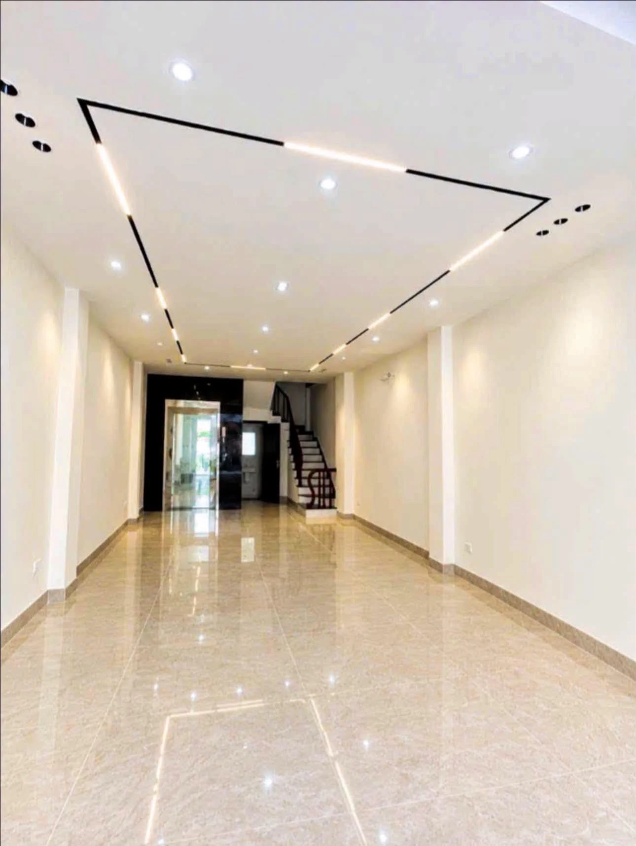 Bán nhà phố đối diện Vinhomes Riverside, 63m2, 6 tầng, 10 tỷ - Ảnh 1