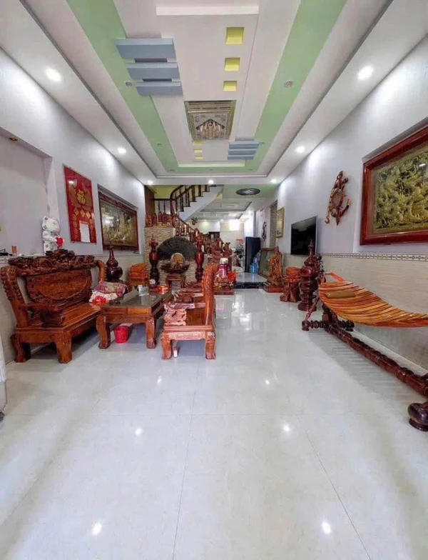 Bán nhà mặt tiền Phan Thiết 100m² 2PN, 1 trệt 1 lầu
