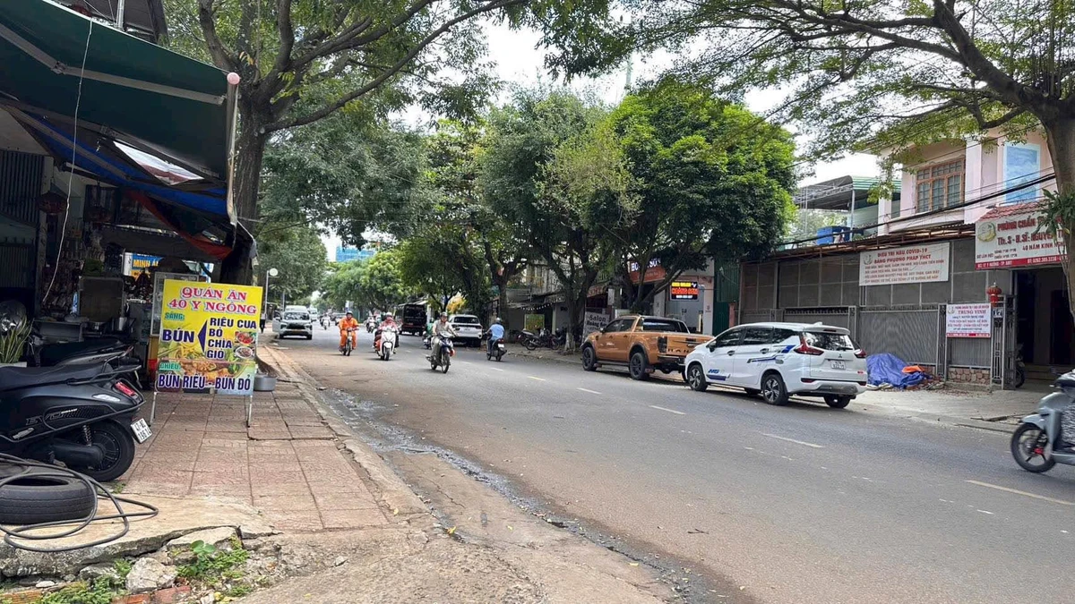 Nhà bán 3 tầng 71m, mặt tiền 14m, Trần Nguyên Hãn, giá 4 tỷ 4300m2 - Ảnh 1