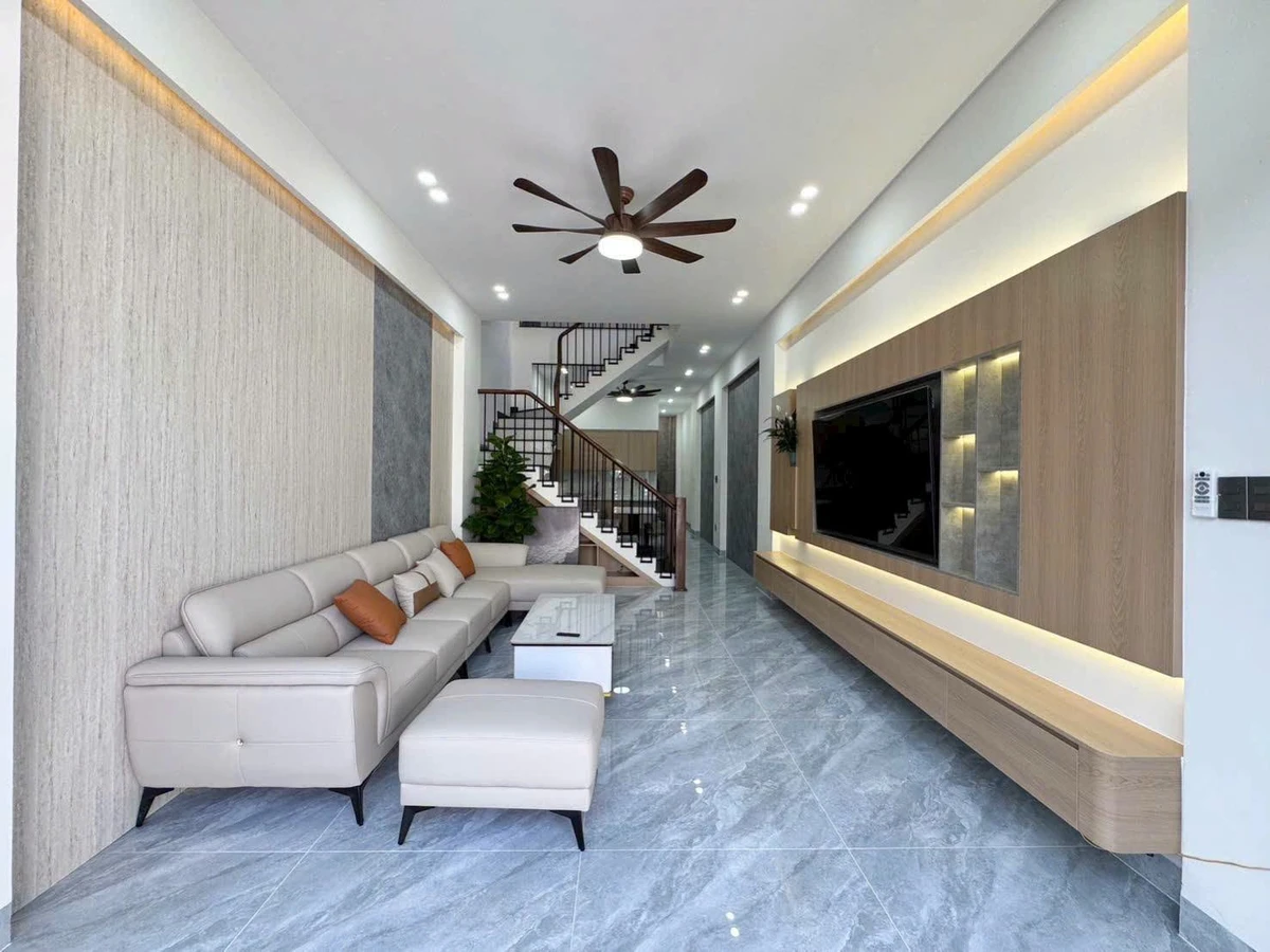Bán nhà mặt tiền 100m² Dĩ An, gần BigC GO, 6.9 tỷ - Ảnh thu nhỏ 2