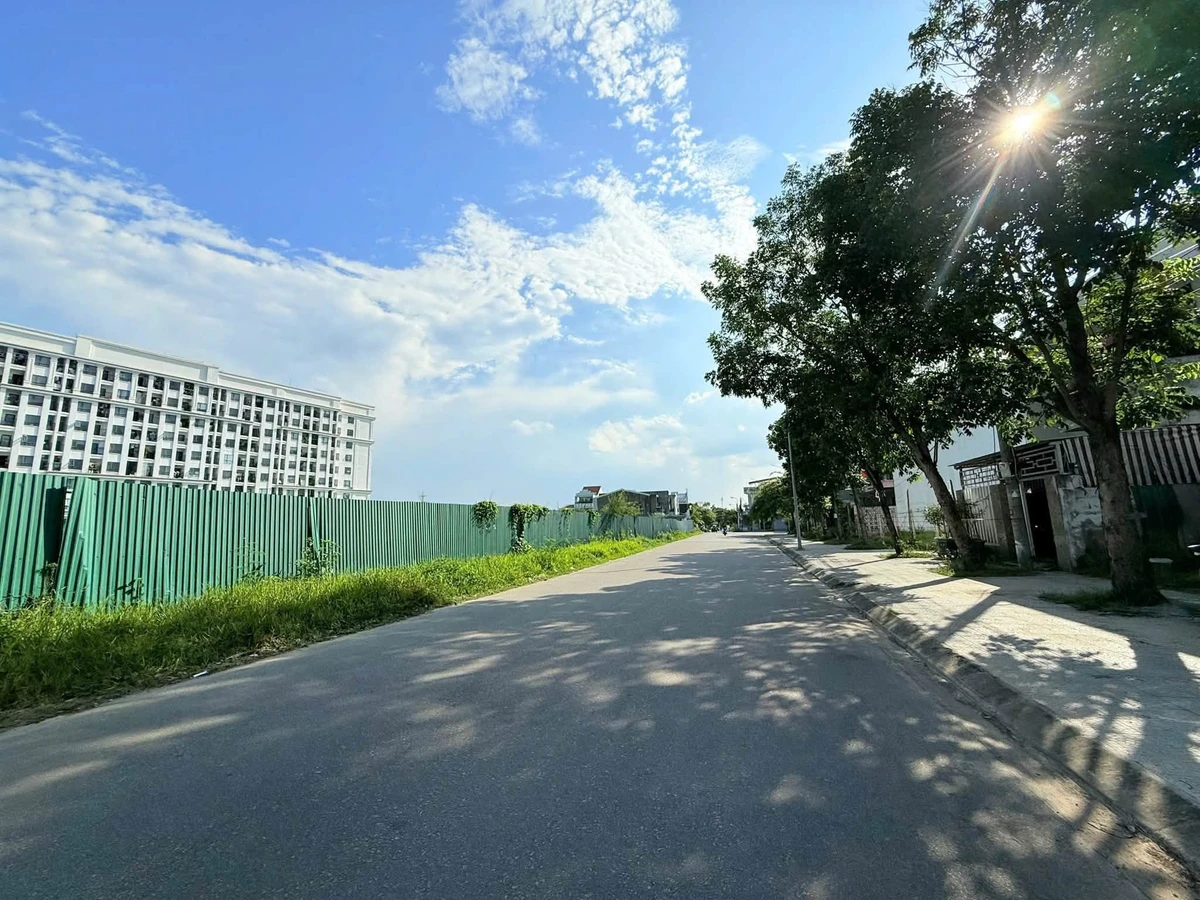 Bán nhà 3 tầng mặt tiền Nguyễn Lộ Trạch, Huế, 72.7m², 4.2 tỷ - Ảnh 1