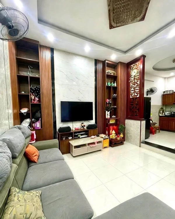 Bán nhà 3 tầng hẻm Trần Hưng Đạo, Quy Nhơn, 40,5m2, 3 phòng ngủ, giá 2,45 tỷ