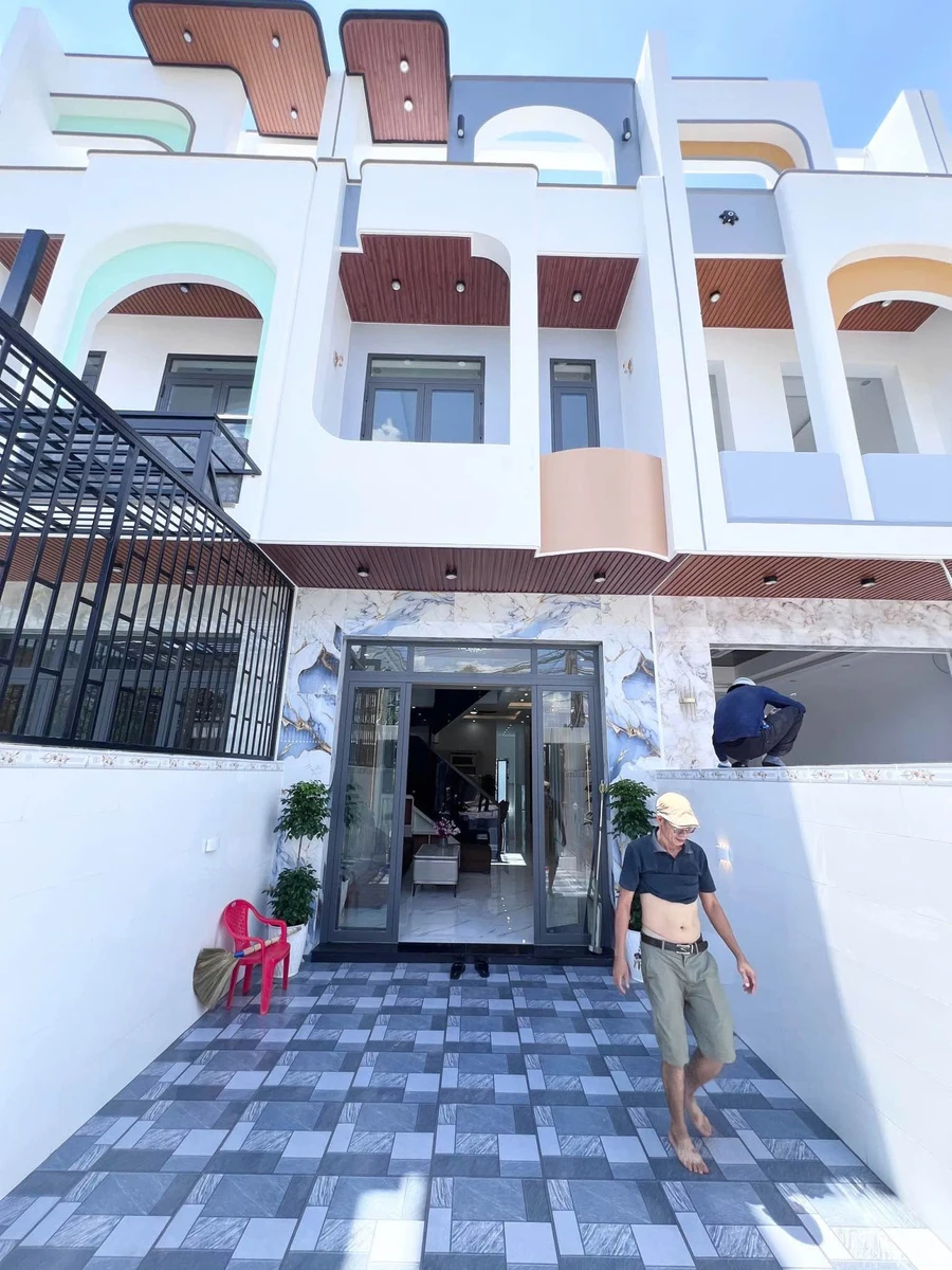 Bán nhà mặt tiền đường Lê Thị Ty 4x34 136m2, 1 trệt 1 lầu 3PN, Xã Phước Lý, Cần Giuộc - Ảnh 1