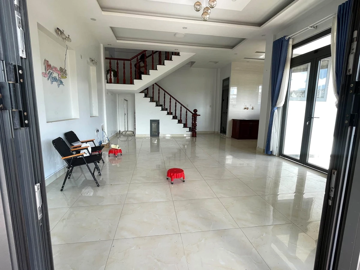 Bán nhà Mê Linh 100m2, 6 phòng ngủ, 5.5 tỷ - Ảnh thu nhỏ 3