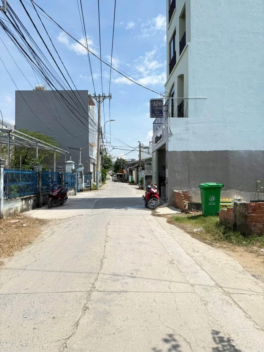 Bán đất 2 mặt tiền Võ Văn Hát 84m2, Quận 9 - Ảnh 1