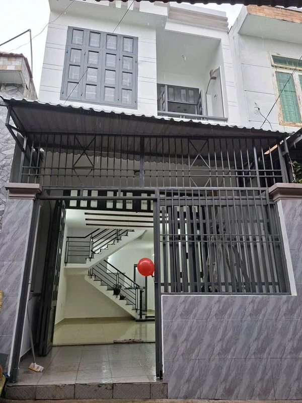 Bán nhà 1 trệt 1 lầu 52m2 2PN 2WC giá 1,48 tỷ gần chợ Tân Bình, Dĩ An, Bình Dương
