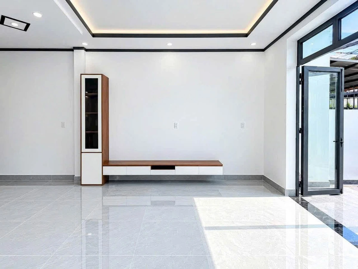 Bán nhà 1 trệt 1 lầu 3PN 105m² ngã ba Đèn Vàng Quận 1 - Ảnh thu nhỏ 5