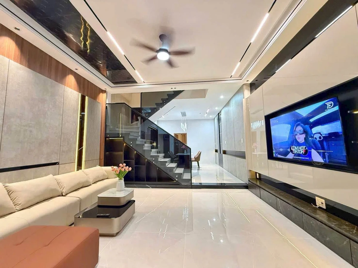 Bán nhà 2 tầng mặt tiền 90m2 Hòa Minh Đà Nẵng - Ảnh thu nhỏ 2