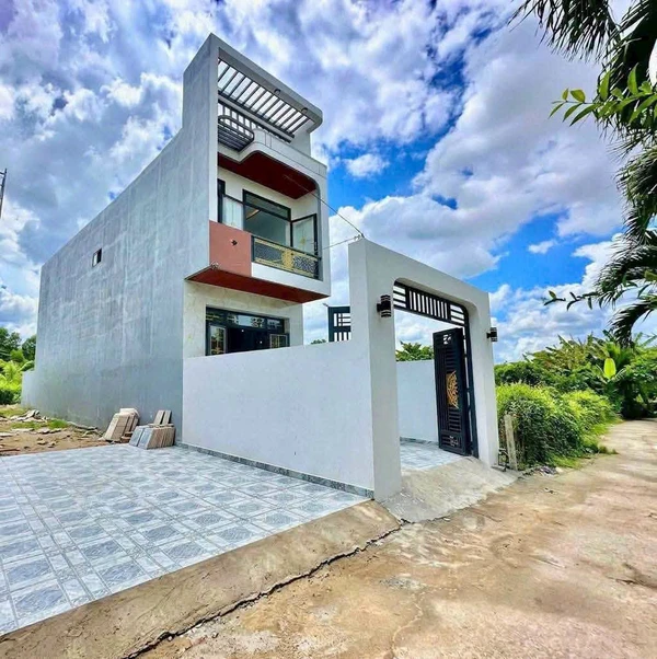 Bán nhà 1 trệt 1 lầu 100m2, 4PN 3WC, giá 2,9 tỷ tại Cần Giuộc, Long An